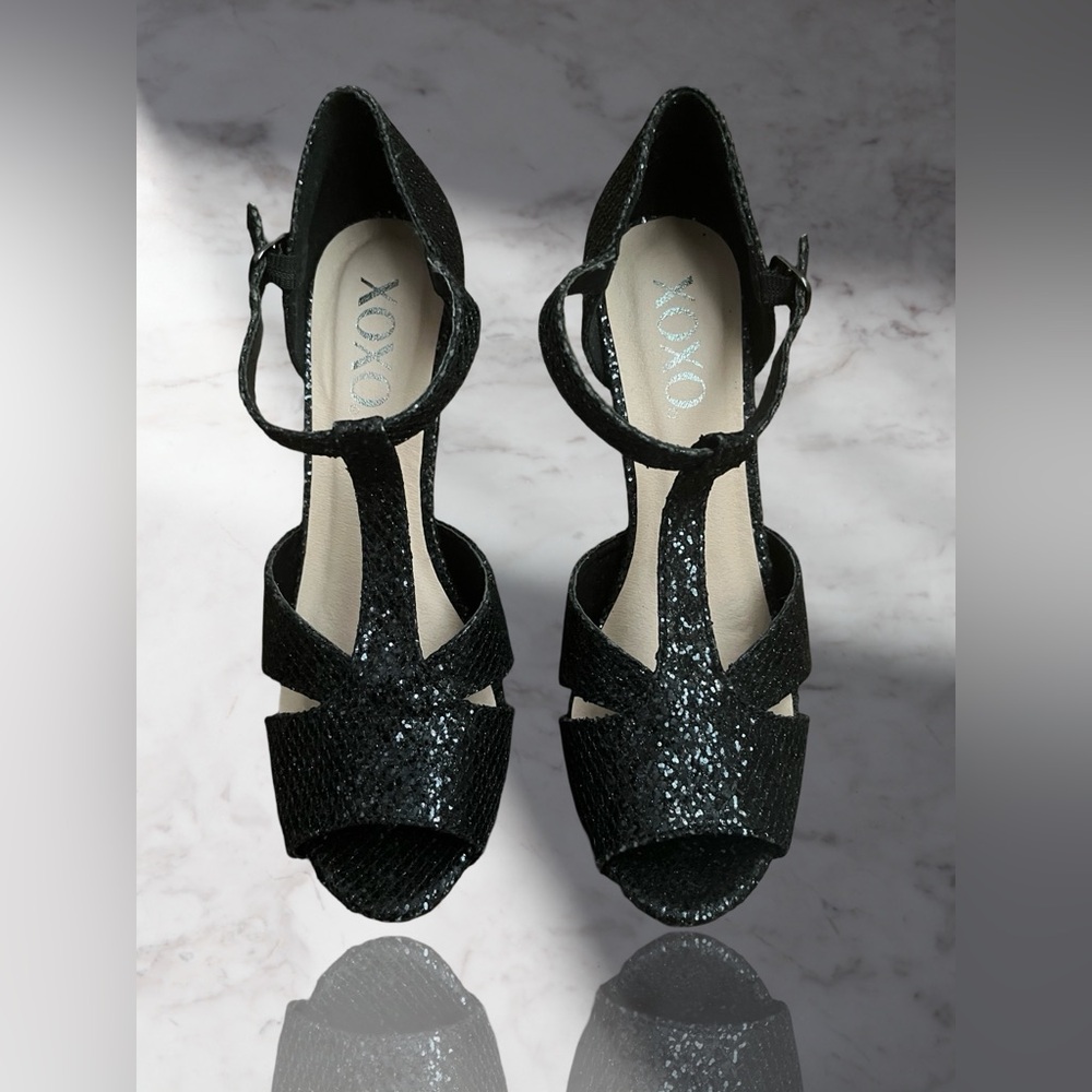 XOXO  Black Sparking Ankle Strap Peep Toe Pump Sandal Size 7